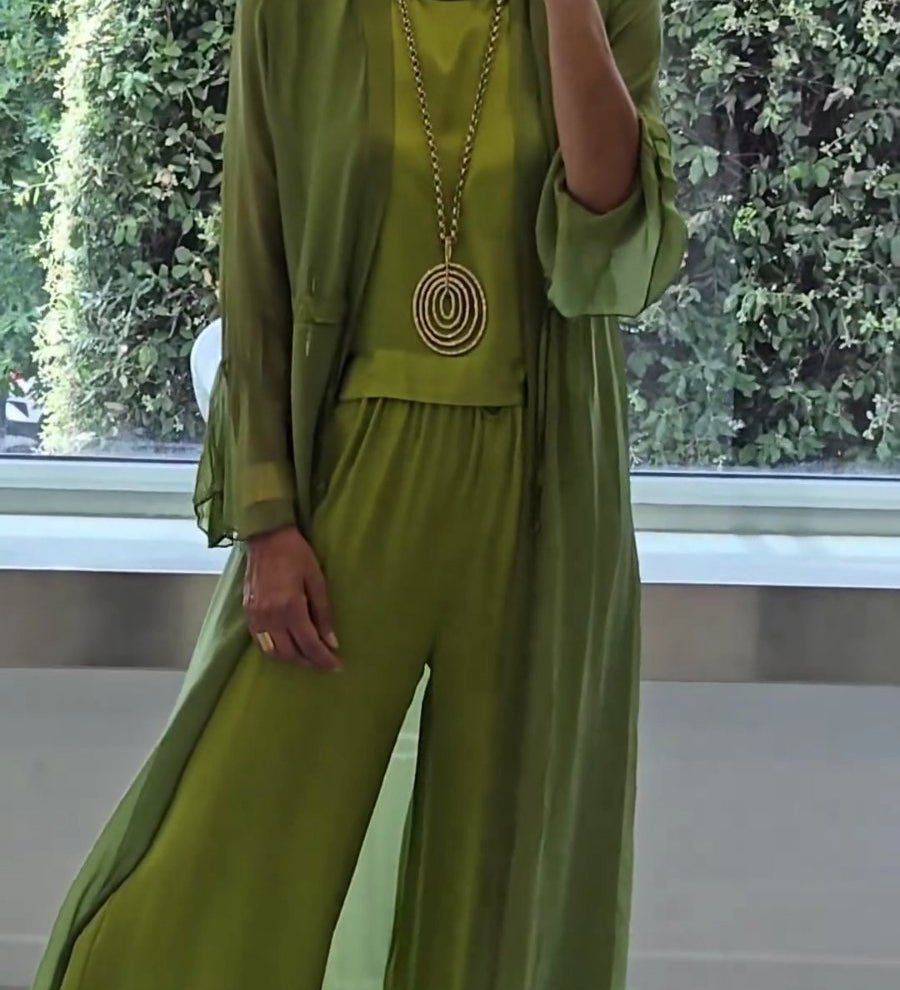 Lindsy - Chic and Cozy Ensemble